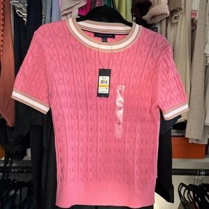 Tommy Hilfiger short sleeve sweater size medium - pink